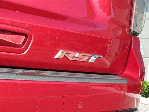 Used 2021 Chevrolet Suburban RST w/ Luxury Package image 8