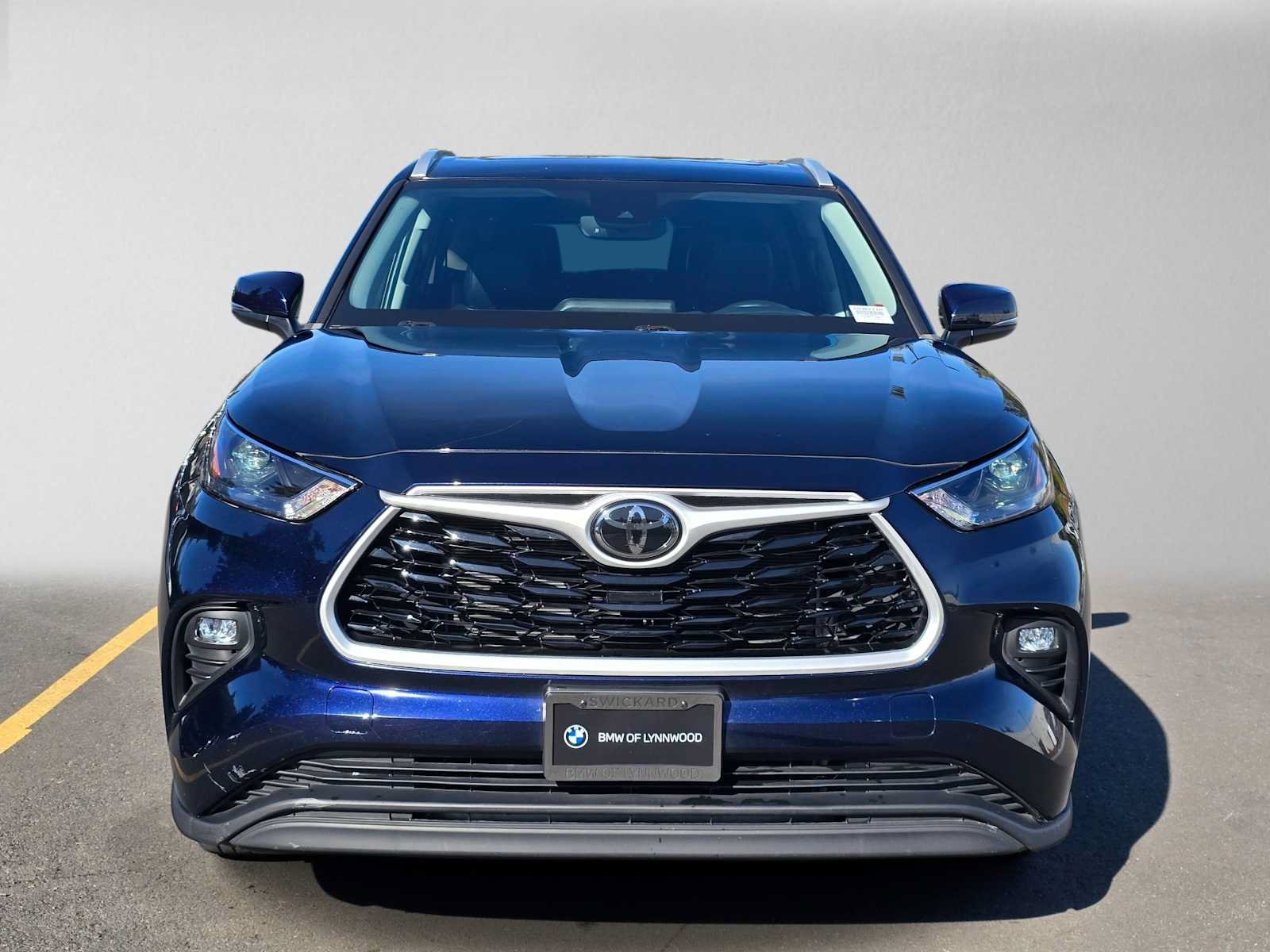 Used 2023 Toyota Highlander XLE AWD/4WD image 8