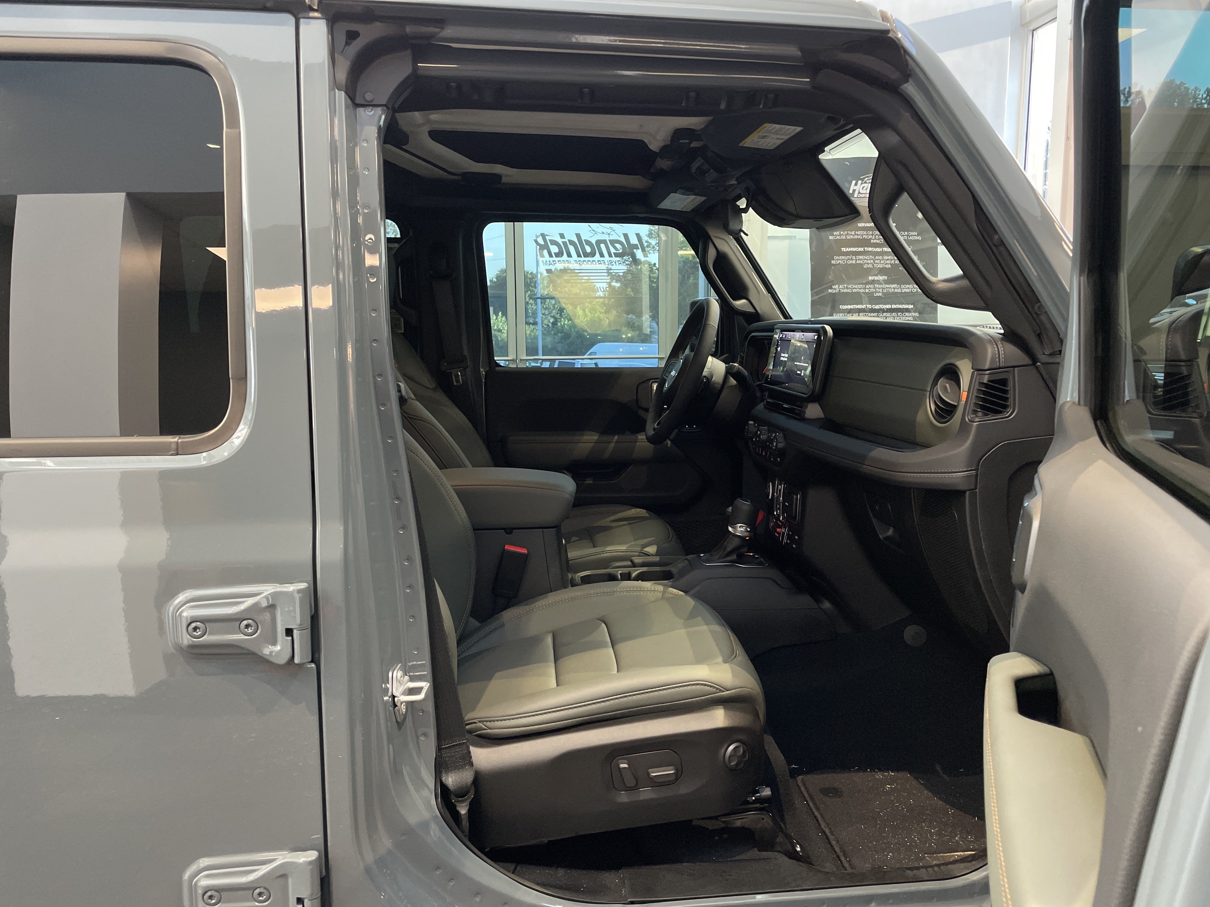 Used 2026 Jeep Gladiator Mojave w/ Steel Bumper Group AWD/4WD image 35