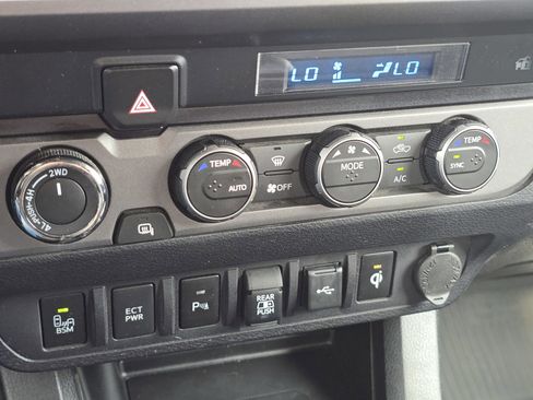 Used 2022 Toyota Tacoma TRD Sport w/ Technology Package image 23