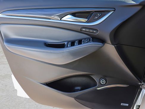 Used 2024 Buick Enclave Premium image 19