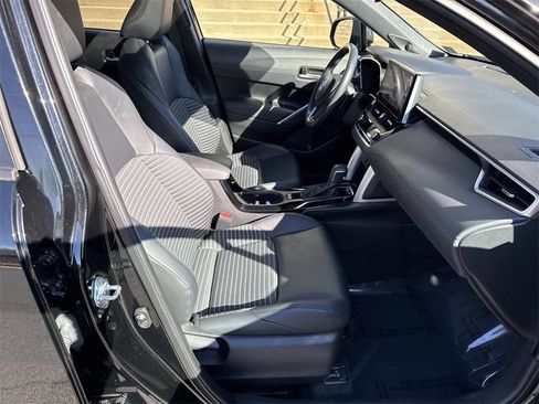 Used 2023 Toyota Corolla Cross XSE w/ Convenience Package image 11