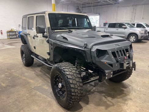 Used 2018 Jeep Wrangler Unlimited Sport S AWD/4WD image 3