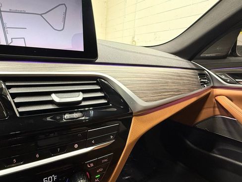 Used 2021 BMW M550i xDrive w/ Executive Package image 37