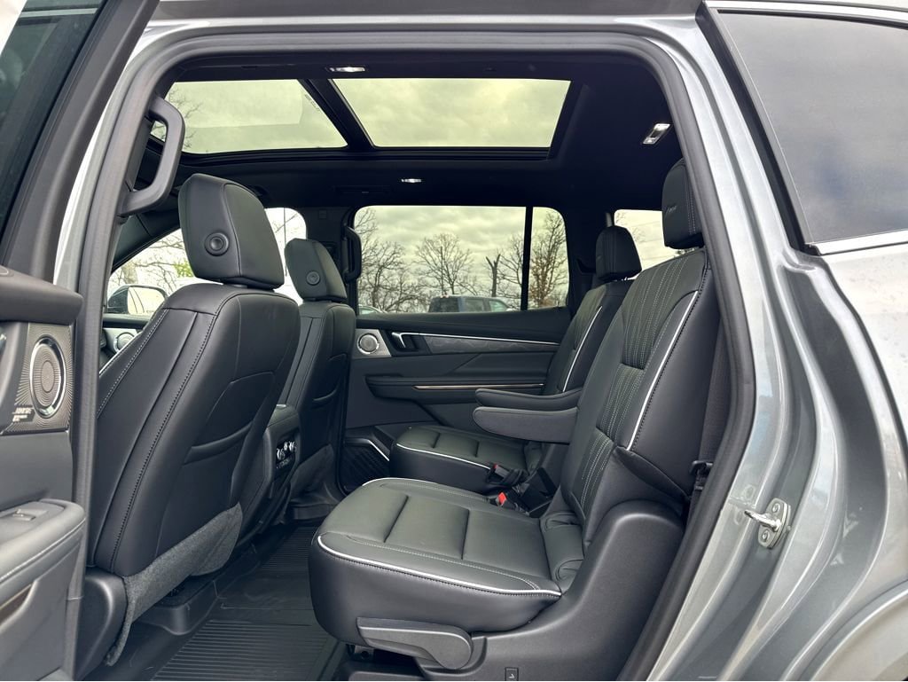 New 2026 Buick Enclave Avenir w/ Super Cruise Package FWD image 8
