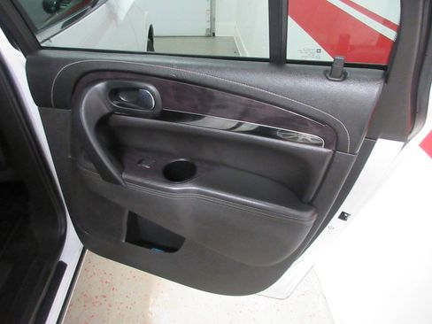 Used 2016 Buick Enclave Leather AWD/4WD image 30