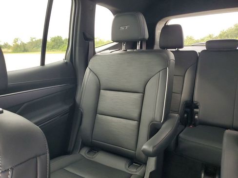 Used 2025 Buick Enclave Sport Touring image 12