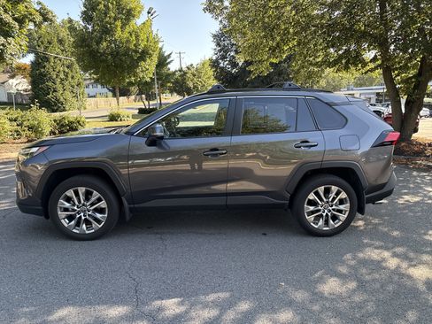 Used 2023 Toyota RAV4 XLE Premium image 6