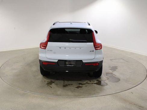 Used 2025 Volvo XC40 B5 Plus image 5