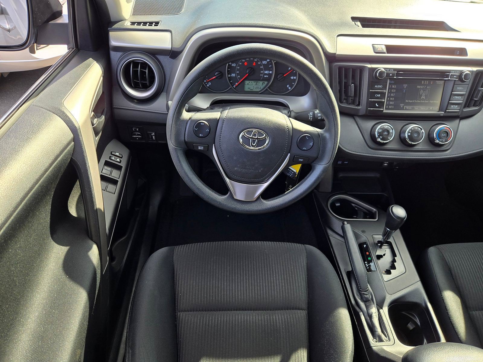 Used 2016 Toyota RAV4 LE FWD image 9