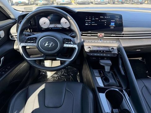 Used 2023 Hyundai Elantra Limited FWD image 11