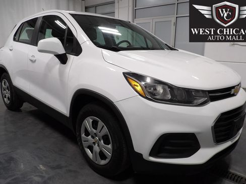 Used 2019 Chevrolet Trax LS FWD image 1