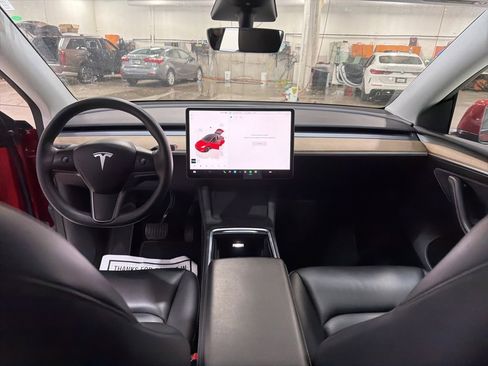 Used 2023 Tesla Model Y Long Range image 18