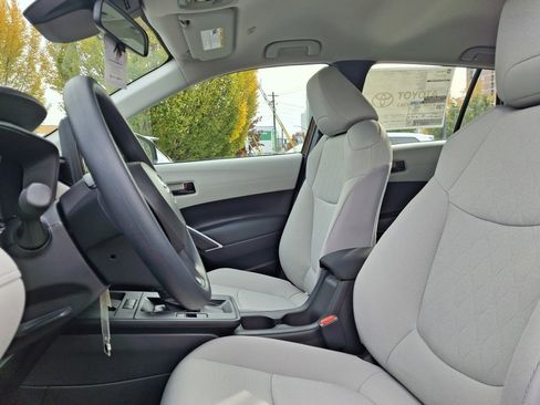 Used 2026 Toyota Corolla Cross L image 13