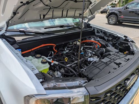 New 2026 Ford Maverick Lariat w/ 4K Tow Package AWD/4WD image 39