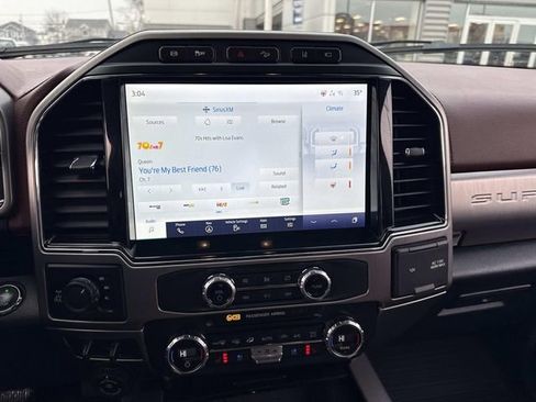 Used 2022 Ford F350 Platinum w/ FX4 Off-Road Package image 28