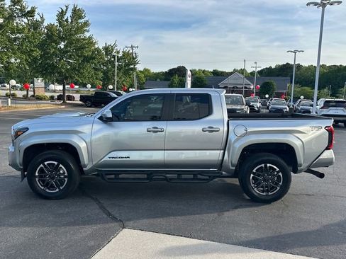 Used 2024 Toyota Tacoma TRD Sport AWD/4WD image 6