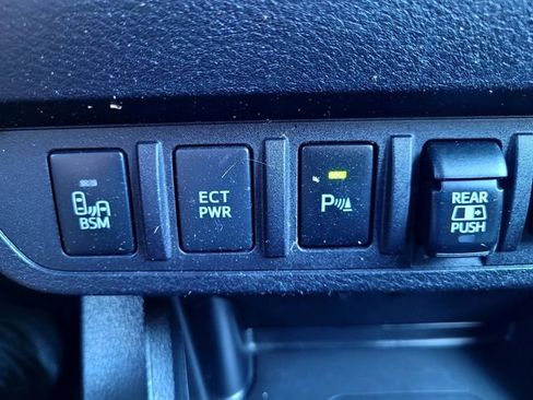 Used 2020 Toyota Tacoma TRD Sport w/ Technology Package image 18