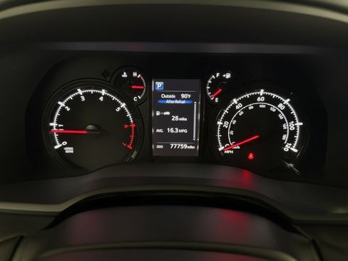 Used 2021 Toyota 4Runner SR5 Premium w/ Moonroof Package AWD/4WD image 25