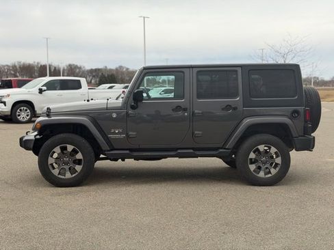 Used 2017 Jeep Wrangler Unlimited Sahara w/ Connectivity Group AWD/4WD image 10