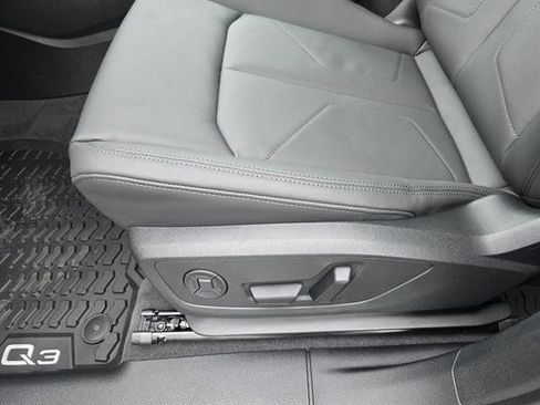 New 2025 Audi Q3 2.0T Premium image 19