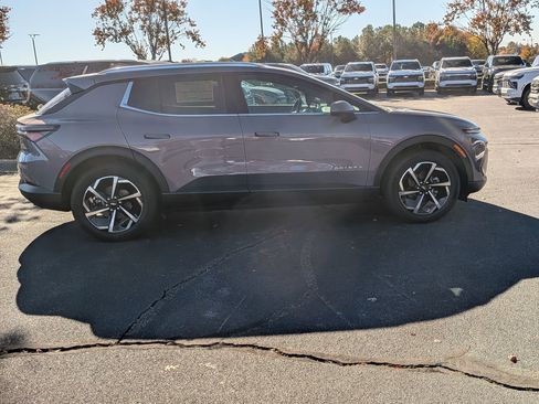 New 2026 Chevrolet Equinox EV LT image 9
