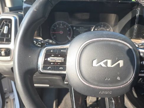 Used 2023 Kia Sorento EX w/ Panoramic Sunroof Package FWD image 17
