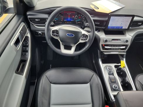 Certified 2023 Ford Explorer XLT w/ Equipment Group 202A image 15