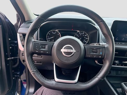 Used 2024 Nissan Rogue SV w/ SV Premium Package image 11