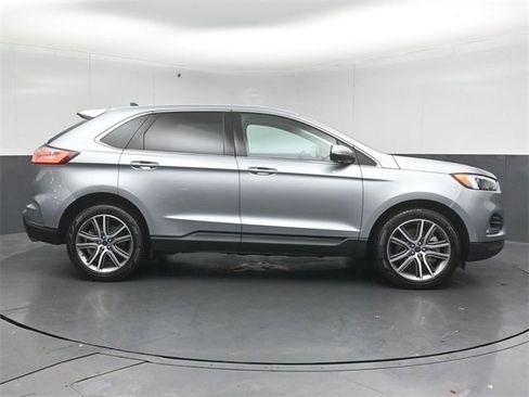 Certified 2022 Ford Edge Titanium w/ Class II Trailer Tow Package image 8