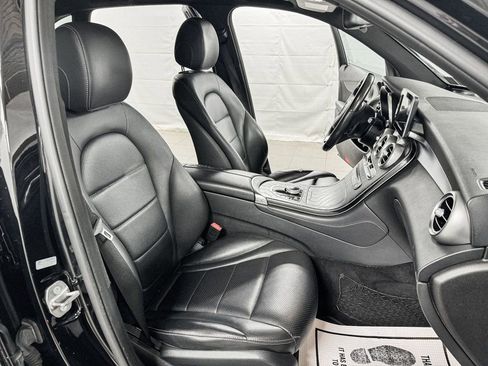 Used 2018 Mercedes-Benz GLC 300 4MATIC w/ Premium Package image 12