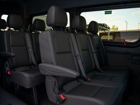 Used 2025 Mercedes-Benz Sprinter 2500 image 20