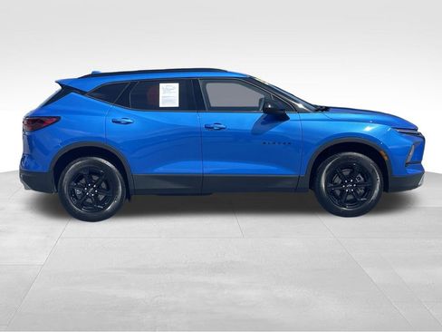 Used 2025 Chevrolet Blazer LT w/ Convenience Package FWD image 2