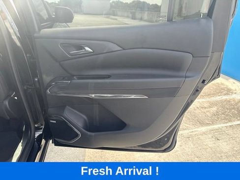 Used 2024 Chevrolet Traverse RS FWD image 17