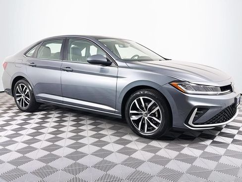 Used 2025 Volkswagen Jetta SE FWD image 28