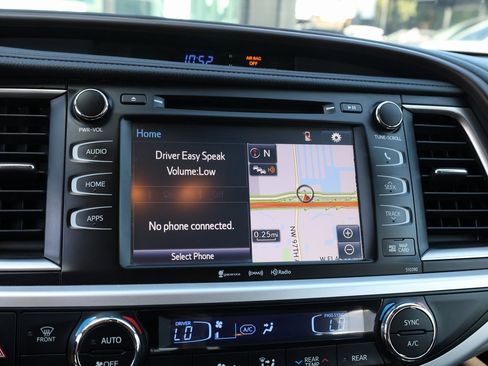 Used 2019 Toyota Highlander XLE image 29