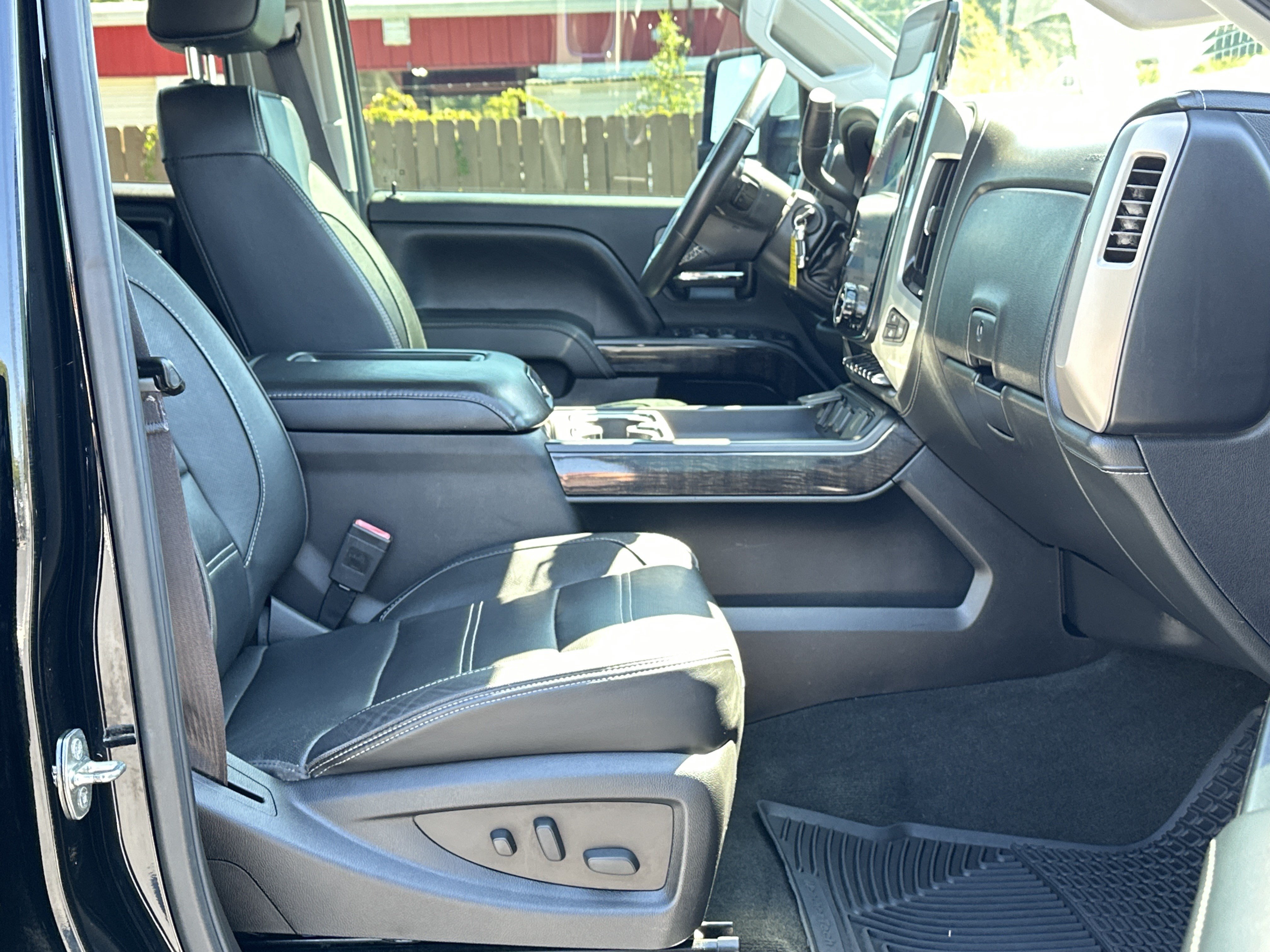 Used 2016 GMC Sierra 2500 Denali w/ Duramax Plus Package AWD/4WD image 12