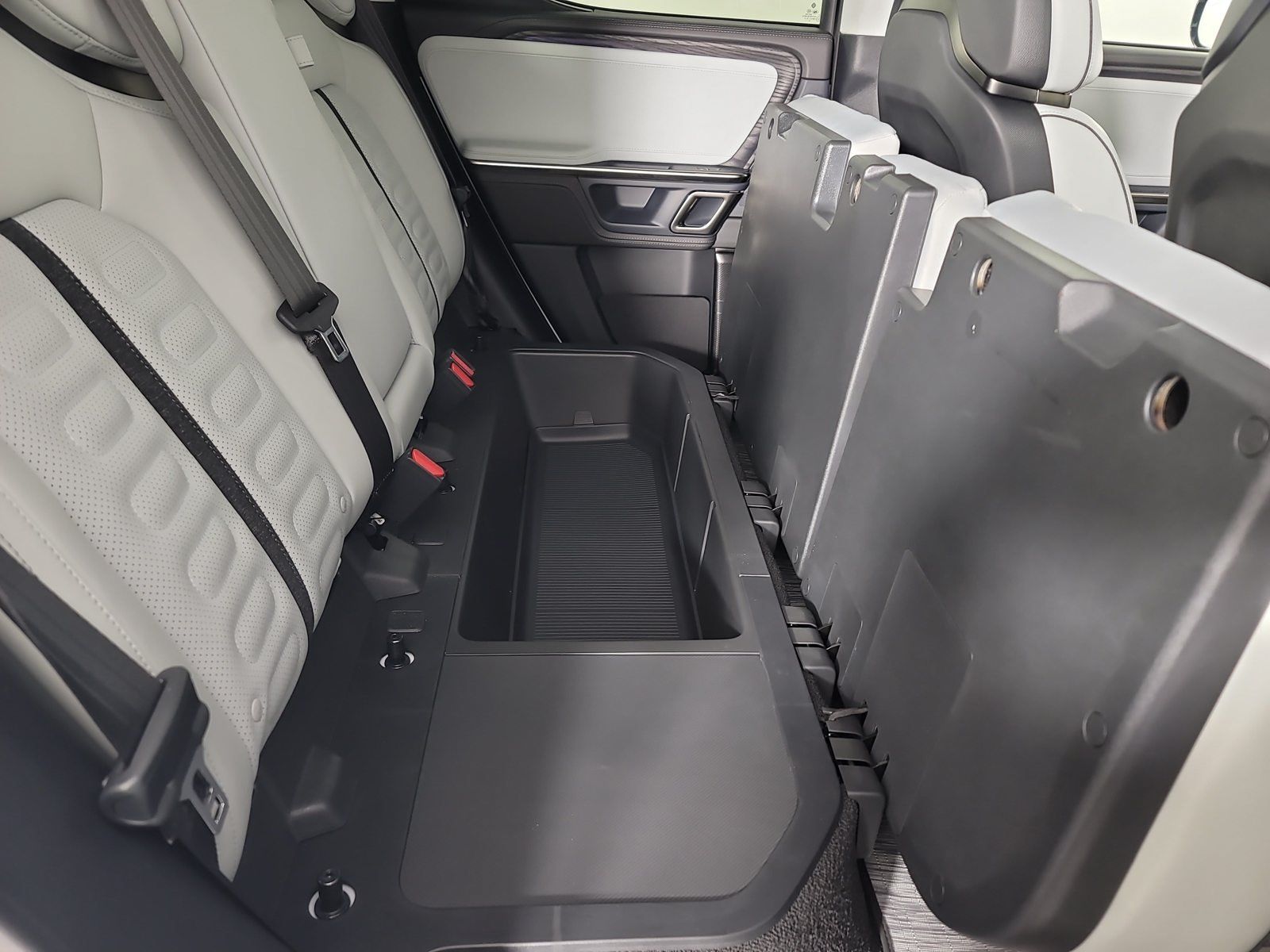 Used 2023 Rivian R1T Adventure Dual AWD/4WD image 24