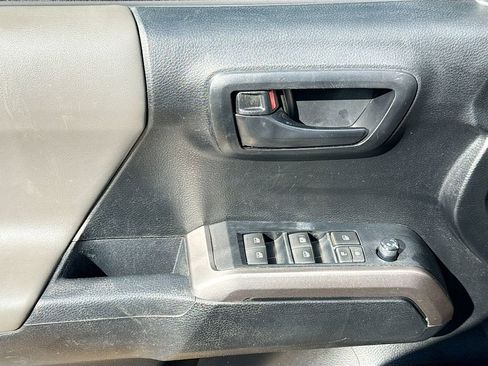 Used 2022 Toyota Tacoma SR5 w/ Technology Package image 18