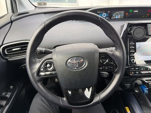 Used 2021 Toyota Prius XLE image 28