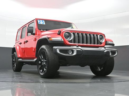 Used 2025 Jeep Wrangler Unlimited Sahara AWD/4WD image 33