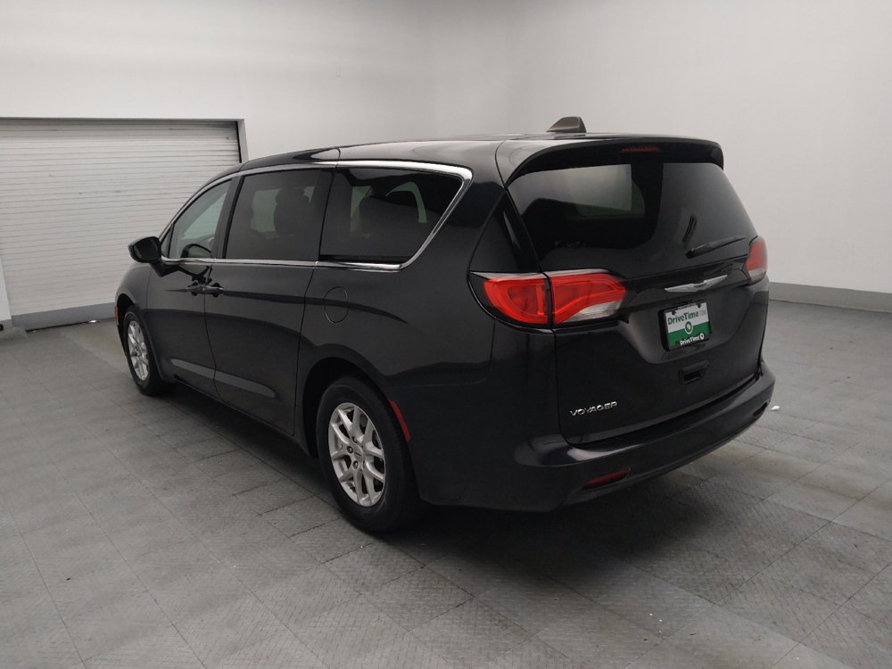 Used 2023 Chrysler Voyager LX FWD image 5