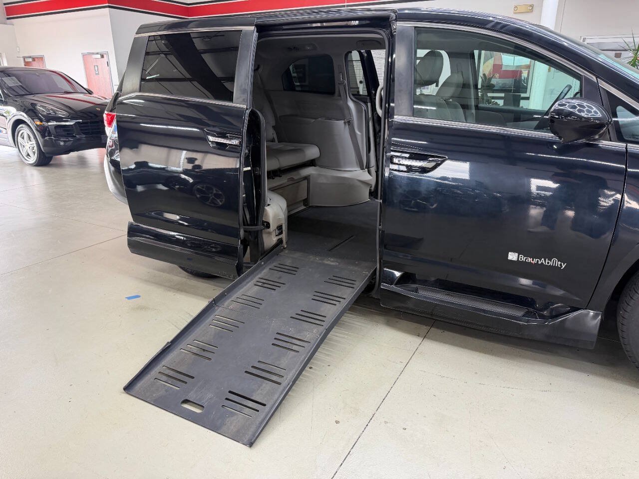 Used 2014 Honda Odyssey EX-L image 14