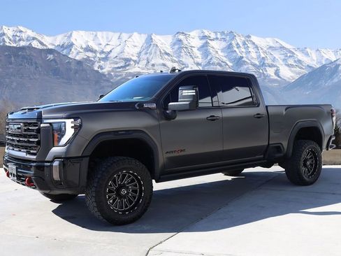 Used 2024 GMC Sierra 2500 AT4X AWD/4WD image 2