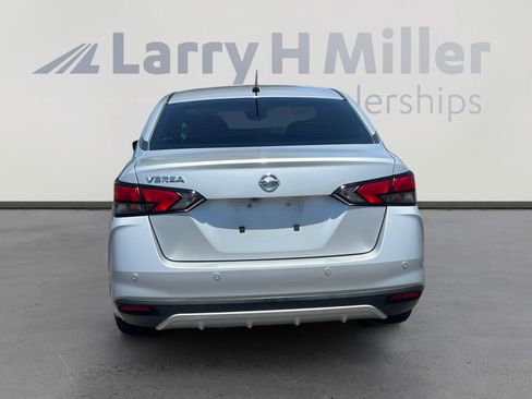 Used 2020 Nissan Versa S FWD image 4