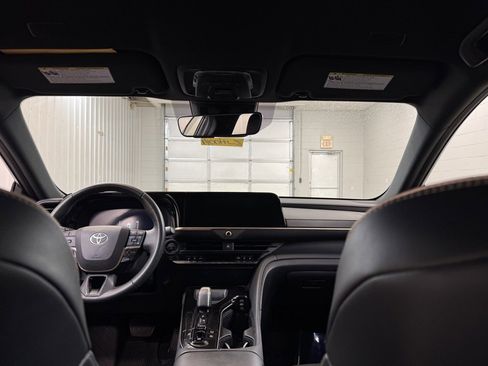 Used 2025 Toyota Crown Signia image 21