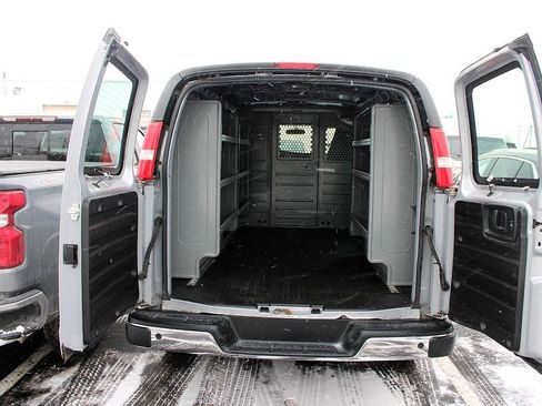 Used 2018 Chevrolet Express 2500 w/ Driver Convenience Package image 30