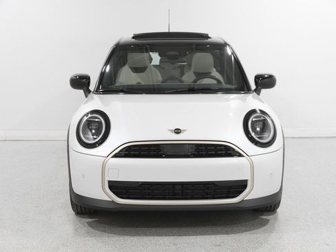 Certified 2025 MINI Cooper 4-Door Hardtop image 2