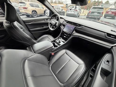 Used 2025 Jeep Grand Cherokee L Limited w/ Black Appearance Package image 22