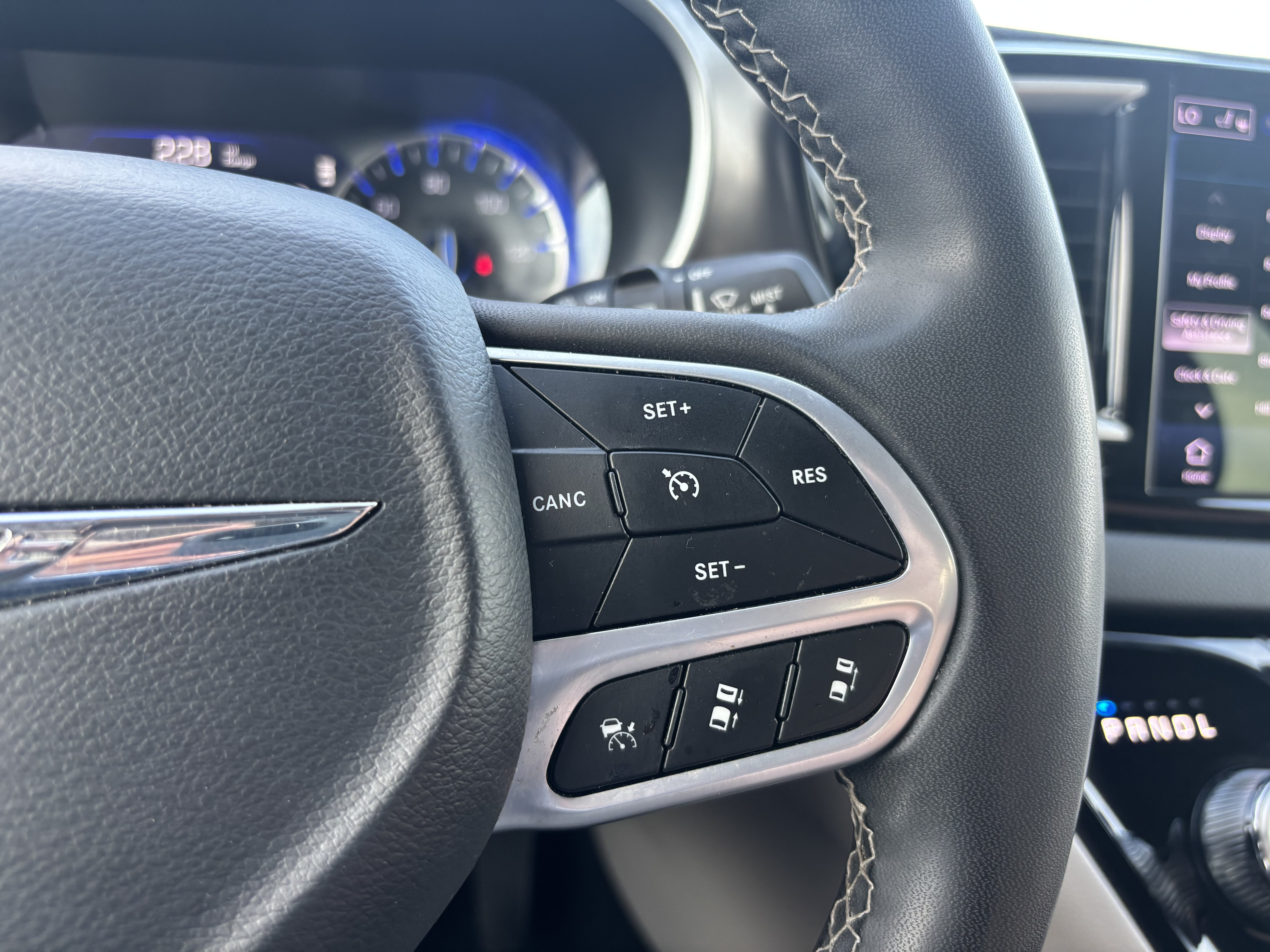 Used 2023 Chrysler Pacifica Touring-L FWD image 22